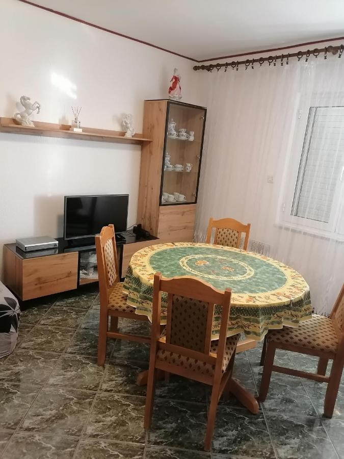 Apartmani Andelo I Ruzica Mundanije Exterior foto