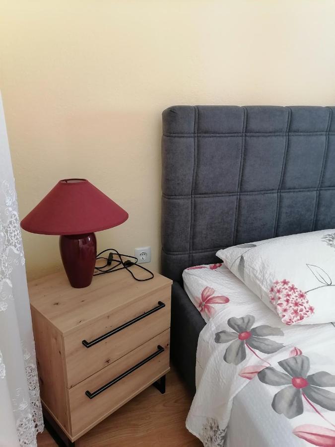 Apartmani Andelo I Ruzica Mundanije Exterior foto